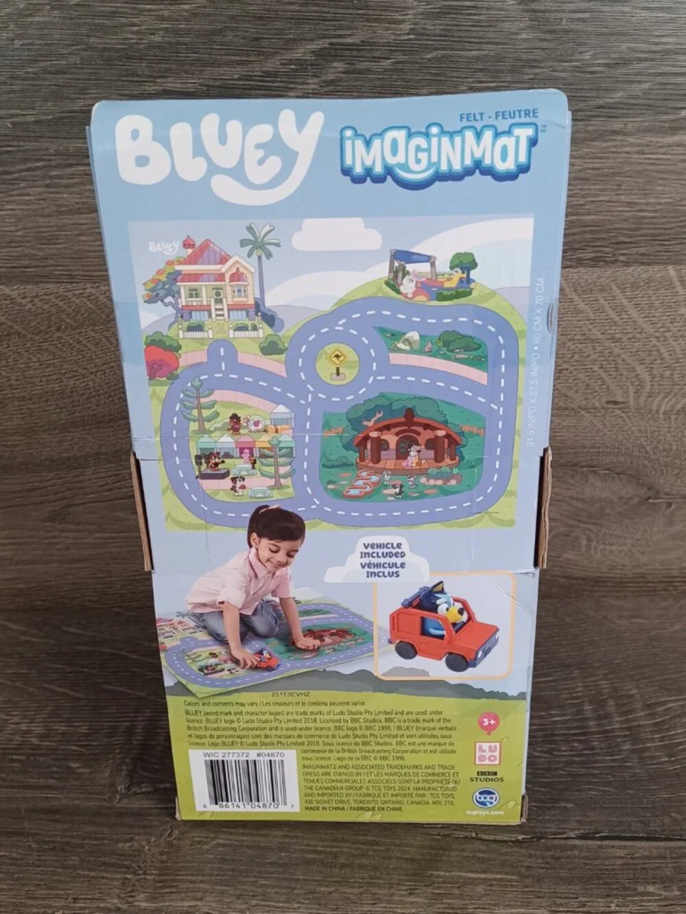 NIB Bluey Imaginmat Felt  2.5’ X 2’ Bluey In Car